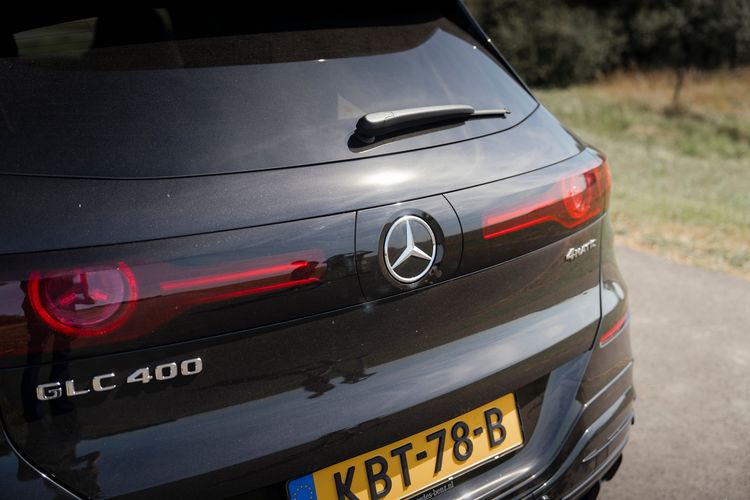 Achterlicht en typebadge van de Mercedes-Benz GLC