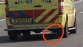 Dit is waarom de kettinkjes onder een ambulance van levensbelang zijn