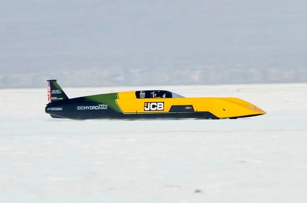 JCB Hydromax land speed record hydrogen waterstof waterstofauto snelheid record snelheidsrecord Andy Green