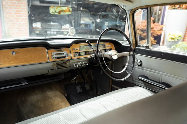Nissan Cedric Uw Garage