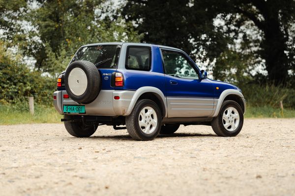Deze vergeten serieuze 4x4 koop je al voor 4.000 euro en blijkt een oerdegelijke occasion