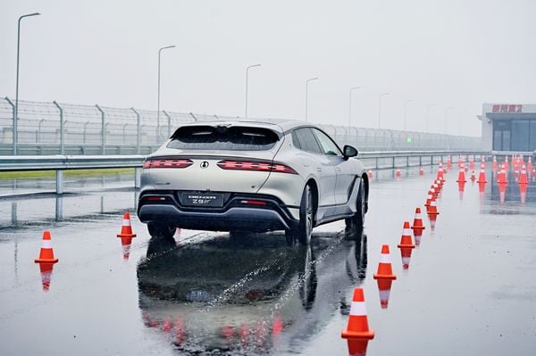 Een kijkje in 's werelds grootste autofabriek: "groter dan de complete Amsterdamse haven"