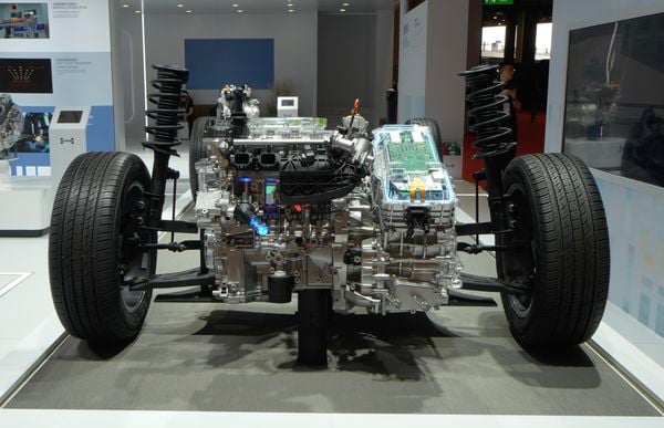 Renault Geely Aramco Horse Powertrain EV PHEV plug-in hybride REEV verbrandingsmotor brandstofmotor