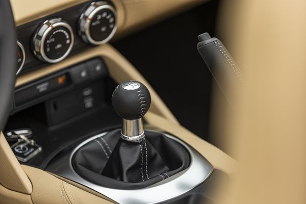 handbak handgeschakeld handgeschakelde versnellingsbak Mazda MX-5
