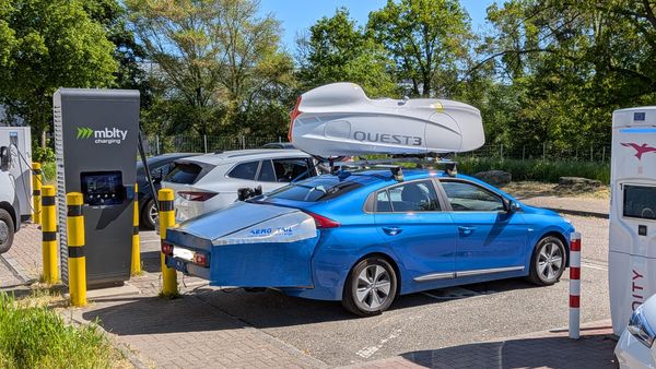Nederlander maakt zijn Hyundai met speciale trekhaakkoffer aerodynamischer en ruimer