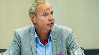 Dat elektrische rijden nu gestimuleerd wordt, wekt de schijn dat iedereen straks een EV op de oprit heeft. Maar volgens klimaatadviseur Jan Willem Erisman is dat niet zo. Het zijn woorden waar je als autofanaat misschien van gaat bibberen, maar de soep wordt misschien niet zo heet gegeten als die wordt opgediend. 