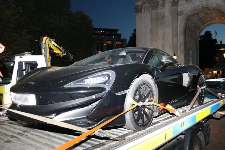 Politie Londen neemt supercars in beslag