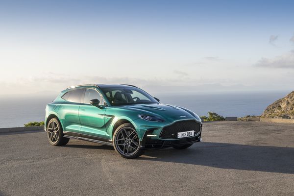 Aston Martin DBX S