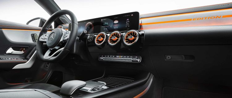 16-mercedes-benz-2019-cla-coupe-c-118-cla-250-interior-mbux-edition-1-orange-art-3400x1440