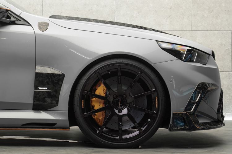 Mansory geeft BMW M5 een Honda Civic-uitlaat