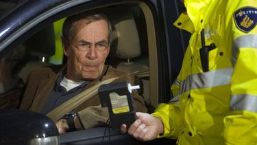 Zo pakt België buitenlanders die rijden onder invloed hard aan drank alcoholslot