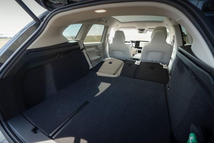 Vlakke laadruimte van de Volvo EX60