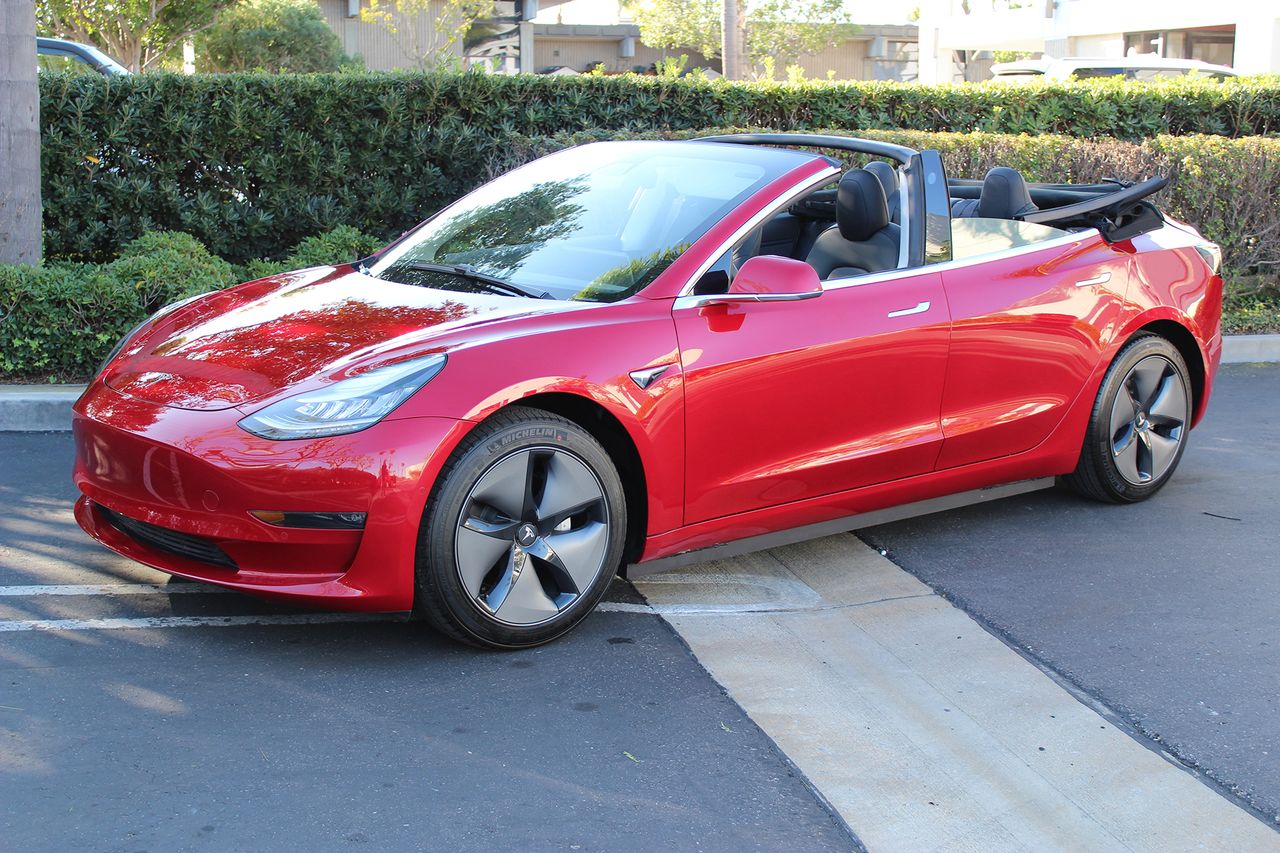 Oeganda Filosofisch Minnaar Kijk eens aan, een Tesla Model 3 Cabriolet
