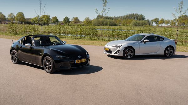 Mazda MX-5 RF vs. Toyota GT68: Betaalbare en betrouwbare "coupés" voor liefhebbers