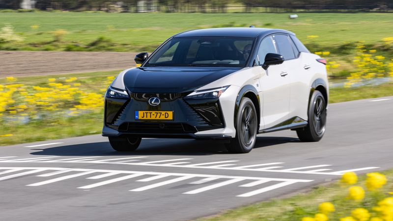 Lexus RZ550e