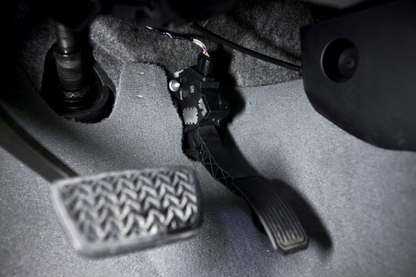 Je auto is niet snel: het gaspedaal houdt je voor de gek