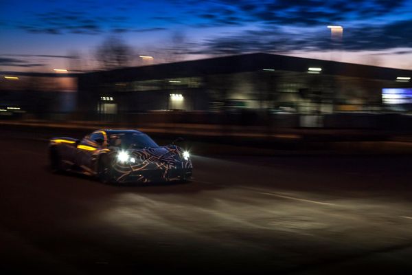 Pagani Huayra Roadster teaser - Autovisie.nl