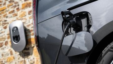 Airco ’s nachts gratis gebruiken: “Mercedes gaat met snellaadaansluiting huis van elektriciteit voorzien”