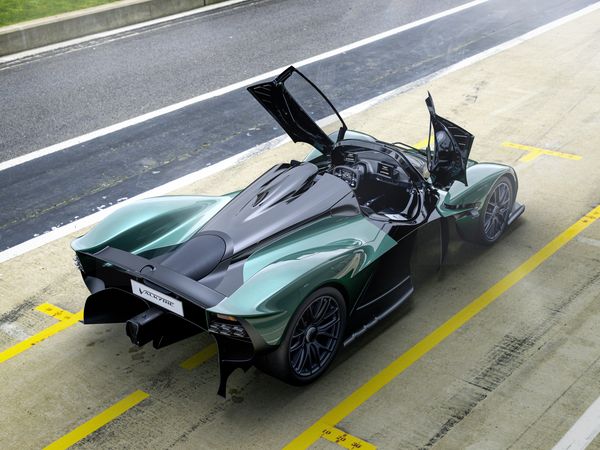 Aston Martin Valkyrie Spider