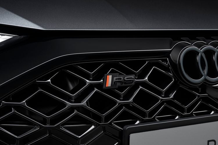 5 cilinders, instelbare schroefset en 400 pk: competition limited is Audi RS 3 voor fijnproever