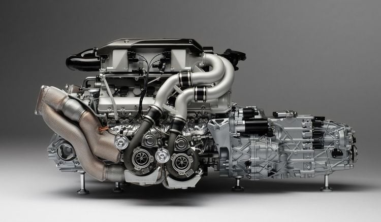 bugatti-chiron-engine-and-gearbox-1-4-m5885-00004-1200x700-1