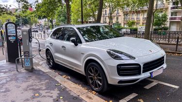 Porsche over enorme afmetingen Cayenne: 