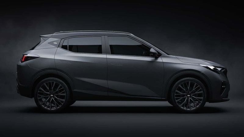 Ineens duikt er een ‘nieuw’ Italiaans merk op met betaalbare crossovers: voormalig Ferrari-ingenieur helpt een handje