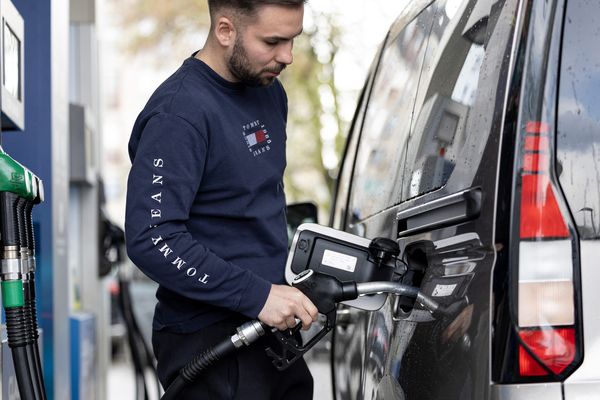 Benzine en diesel blijven duur: 8 slimme én vergeten tips om zuinig te rijden