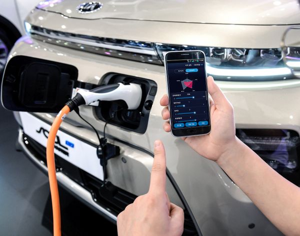 Hyundai Introduces Smartphone Based EV Performance Control Technology 1
