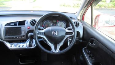 Deze zevenzits JDM-auto is nu een betaalbare occasion