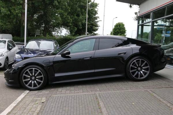Porsche Taycan 4S occasion tweedehands auto elektrische auto EV Toyota Prius