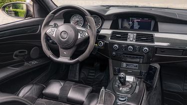 Krankzinnige BMW M5 V10 heeft twee superchargers en is te koop in Nederland