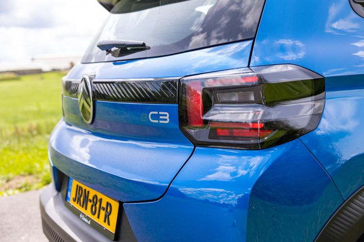 Achterzijde van de Citroën ë-C3
