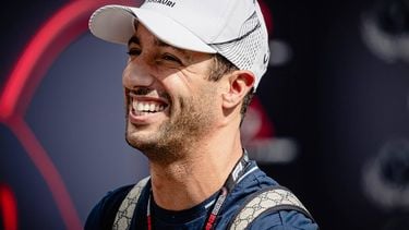 2023-09-15 16:05:19 epa10861795 Australian Daniel Ricciardo of Scuderia AlphaTauri arrives ahead of the practice session of the Singapore Formula One Grand Prix race at the Marina Bay Street Circuit, Singapore, 15 September 2023.  EPA/TOM WHITE