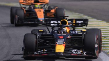 2023-11-05 18:36:43 Red Bull Racing's Dutch driver Max Verstappen leads ahead of McLaren's British driver Lando Norris after the race is re-started during the Formula One Brazil Grand Prix at the Autodromo Jose Carlos Pace racetrack, also known as Interlagos, in Sao Paulo, Brazil, on November 5, 2023.  
DOUGLAS MAGNO / AFP