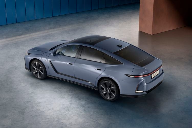 Lexus ES lijkt op goedkopere Toyota, toch ga je enkel de duurdere zien