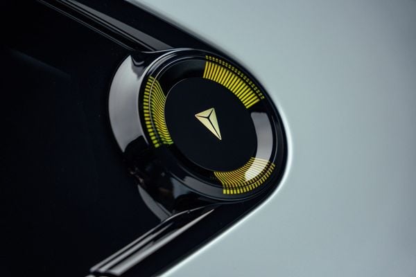 Logo-detail van de Changan Deepal S05