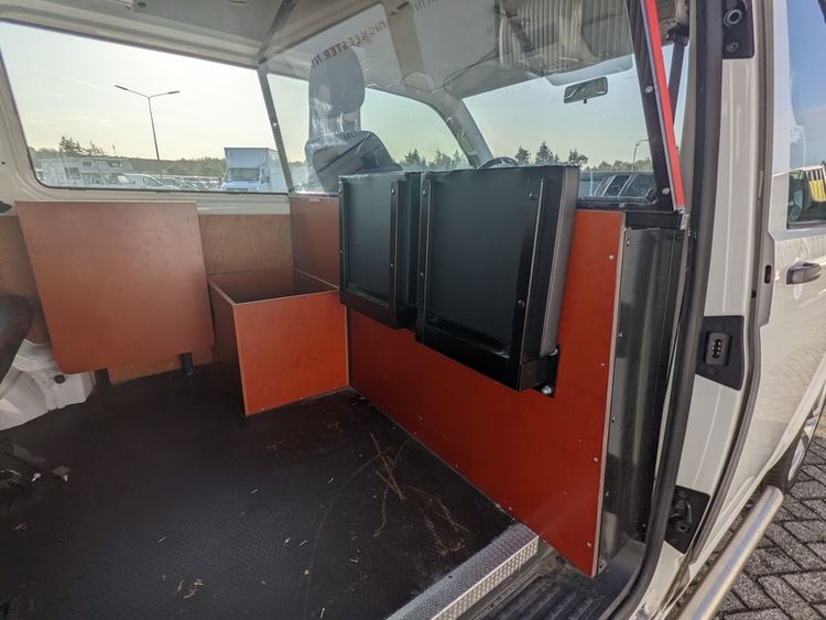 Nederlandse overheid verkoopt nu oude politiebusjes