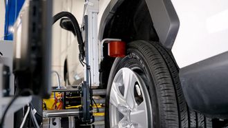 Gaan bandenbedrijven en garages failliet? Robot kan voor iets meer dan 4.000 euro per maand 24/7 banden verwisselen