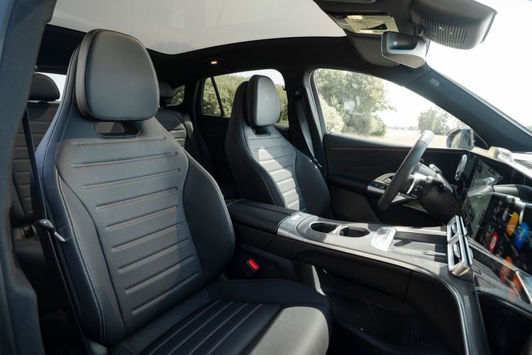 Voorstoelen van de Mercedes-Benz GLC