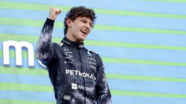 epa12858189 Mercedes driver Andrea Kimi Antonelli of Italy celebrates on the podium after winning the Formula 1 Japanese Grand Prix at the Suzuka International Racing Course racetrack in Suzuka, Japan, 29 March 2026.  EPA/FRANCK ROBICHON