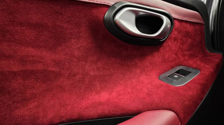 Ineens duikt er een ‘nieuw’ Italiaans merk op met betaalbare crossovers: voormalig Ferrari-ingenieur helpt een handje
