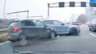 Volkswagen Polo wisselt als maniak van rijstrook en beukt nieuwe BMW M5 van de A10