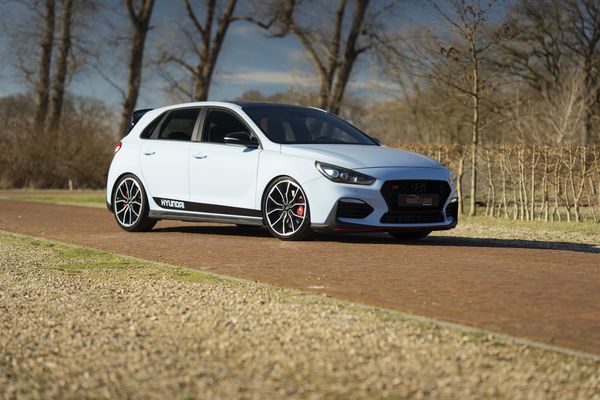 Hyundai i30 N vs. Peugeot 308 GTi hot hatch occasion tweedehands auto THP motor