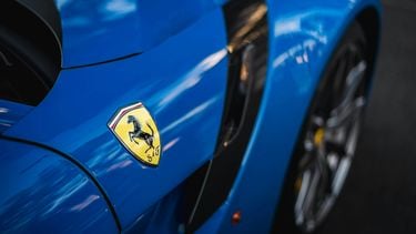 Nee, de nieuwe Ferrari draagt niet de naam Elettrica