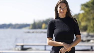 epa12420307 Laura Villars, Swiss race car driver and candidate for the presidency of the International Automobile Federation (FIA), poses for a photo during a photoshoot in Dully, Switzerland, 01 October 2025.  EPA/CYRIL ZINGARO
