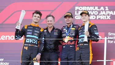 2023-09-24 15:54:27 epa10879994 (L-R) Second place British Formula One driver Lando Norris of McLaren F1 Team, Team chief Christian Horner of Red Bull Racing, first place Dutch Formula One driver Max Verstappen of Red Bull Racing and third place Australian Formula One driver Oscar Piastri of McLaren F1 Team stand on the podium during a prize ceremony of the Formula One Japanese Grand Prix at Suzuka Circuit racetrack in Suzuka, Japan, 24 September 2023.  EPA/FRANCK ROBICHON