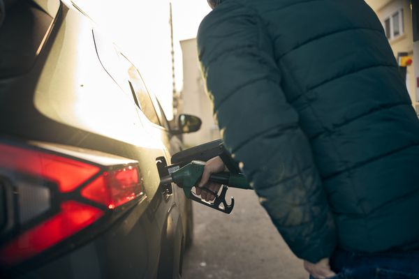 benzine Tanken na de ‘klik’ van het vulpistool: de gevolgen voor jouw auto