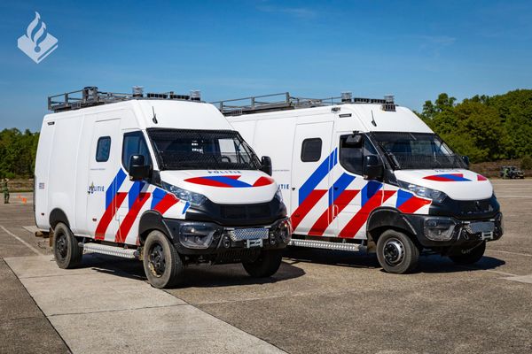 Nederlandse politie laat ineens ruige 4x4’s zien: busjes met 3,0-litermotor zijn redder in nooit