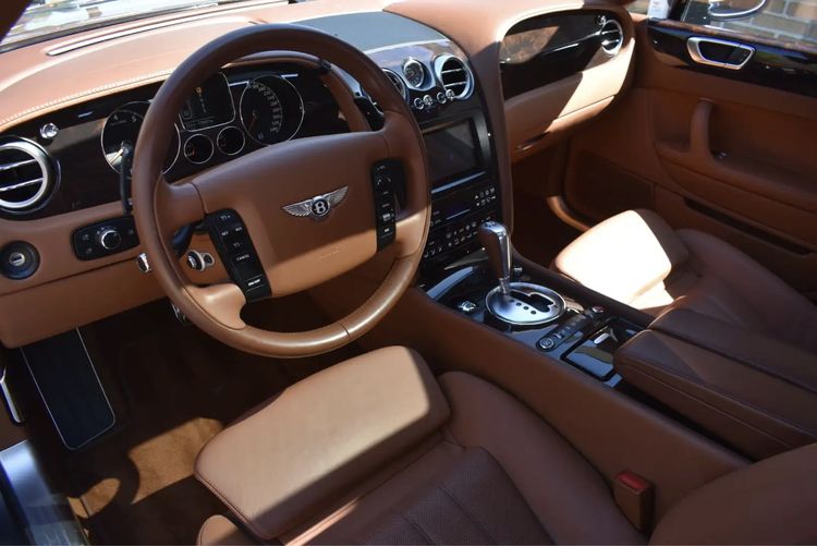 Bentley Continental Flying Spur occasion tweedehands auto VW Volkswagen ID.Polo